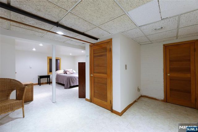 160 Pinewood Place, Teaneck, NJ 07666