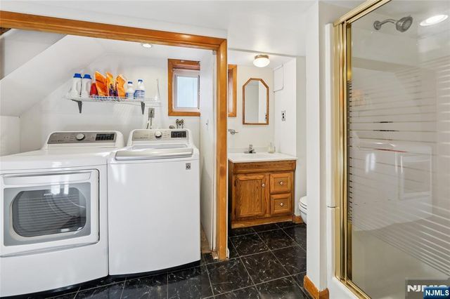 160 Pinewood Place, Teaneck, NJ 07666