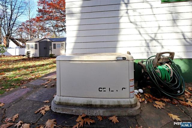 160 Pinewood Place, Teaneck, NJ 07666