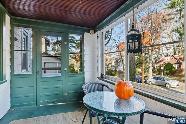 160 Pinewood Place, Teaneck, NJ 07666