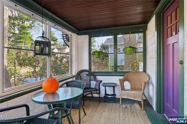 160 Pinewood Place, Teaneck, NJ 07666