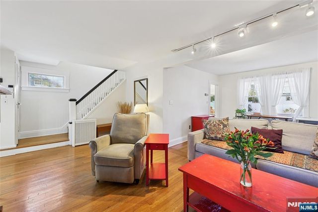 160 Pinewood Place, Teaneck, NJ 07666