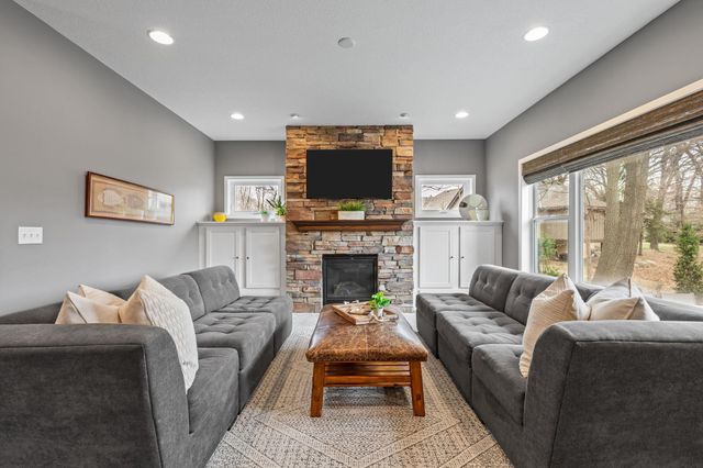 6823 Lanewood Lane N, Maple Grove, MN 55311