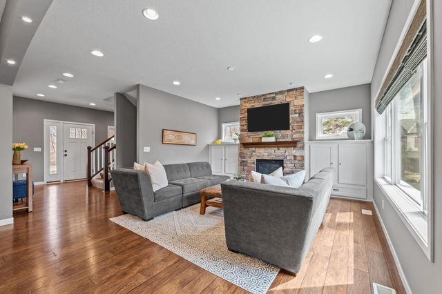 6823 Lanewood Lane N, Maple Grove, MN 55311