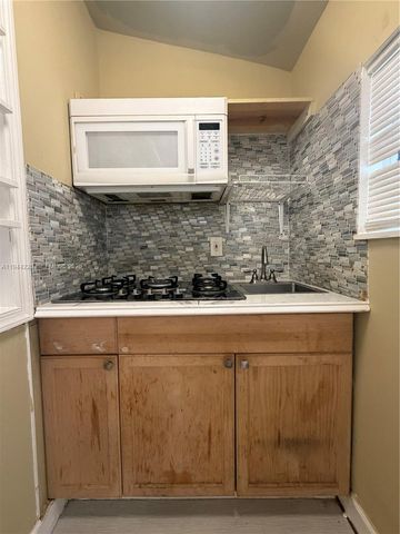 6XXX Dawson St D, Hollywood, FL 33023