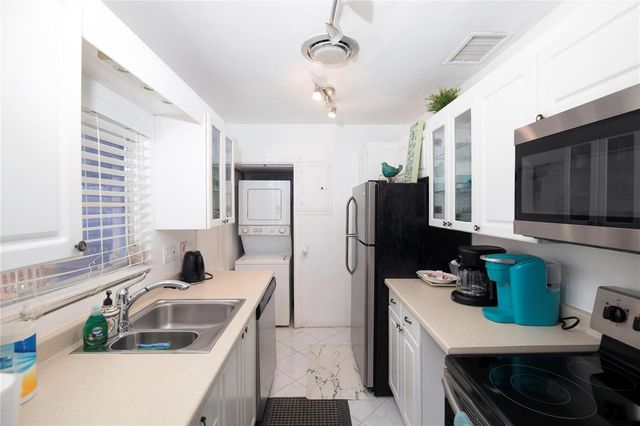 2613-2615 NE 33rd Avenue, Fort Lauderdale, FL 33308