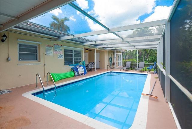 2613-2615 NE 33rd Avenue, Fort Lauderdale, FL 33308