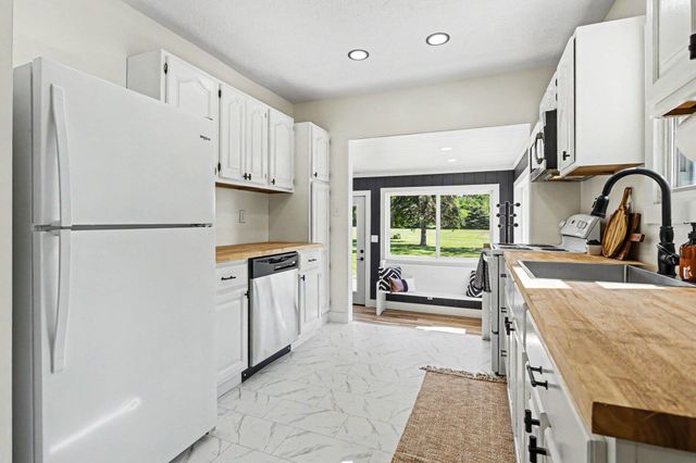 22111 Dutch Settlement Street, Cassopolis, MI 49031