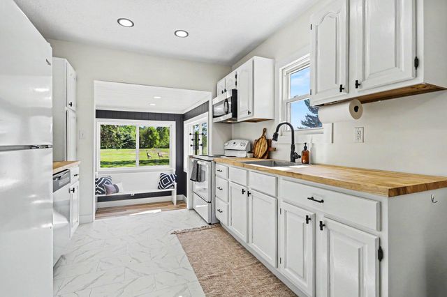 22111 Dutch Settlement Street, Cassopolis, MI 49031