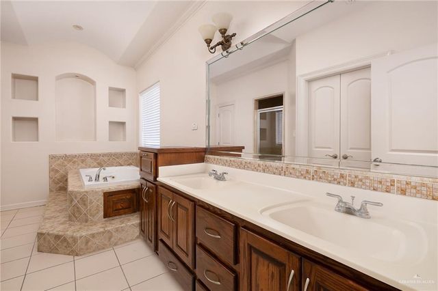 402 Hackberry Avenue, Mission, TX 78572