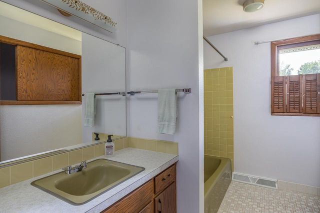6054 N ROSEWOOD DRIVE, Appleton, WI 54913