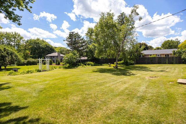 6054 N ROSEWOOD DRIVE, Appleton, WI 54913