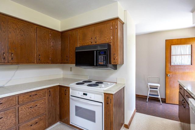 6054 N ROSEWOOD DRIVE, Appleton, WI 54913