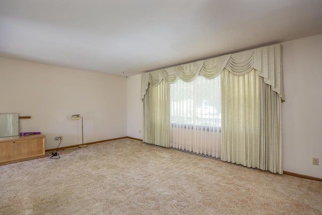 6054 N ROSEWOOD DRIVE, Appleton, WI 54913