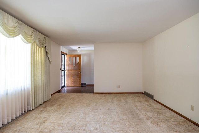 6054 N ROSEWOOD DRIVE, Appleton, WI 54913