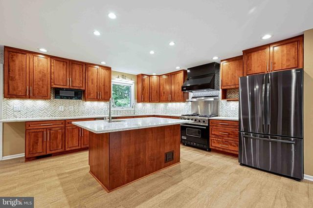 5124 CLINTON RD, Alexandria, VA 22312