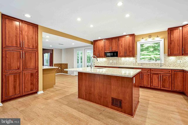 5124 CLINTON RD, Alexandria, VA 22312
