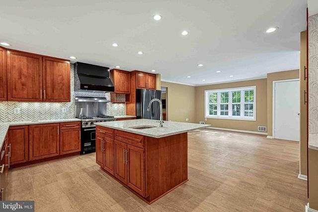 5124 CLINTON RD, Alexandria, VA 22312