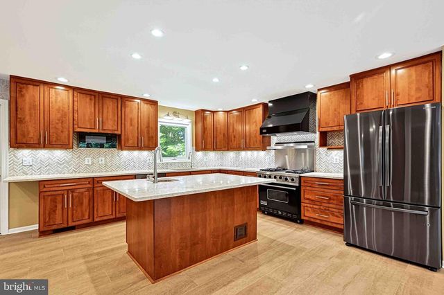 5124 CLINTON RD, Alexandria, VA 22312