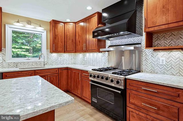 5124 CLINTON RD, Alexandria, VA 22312