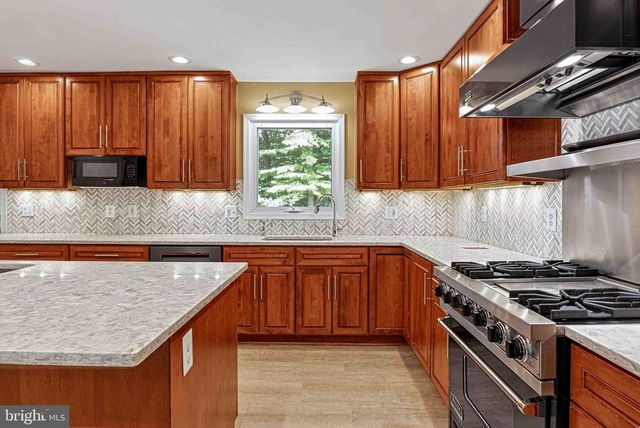 5124 CLINTON RD, Alexandria, VA 22312