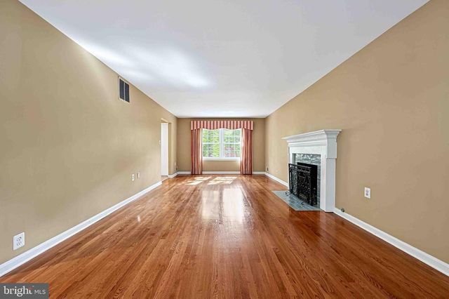5124 CLINTON RD, Alexandria, VA 22312