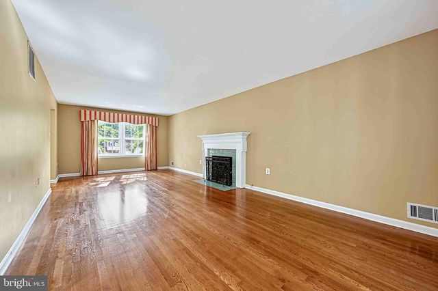 5124 CLINTON RD, Alexandria, VA 22312