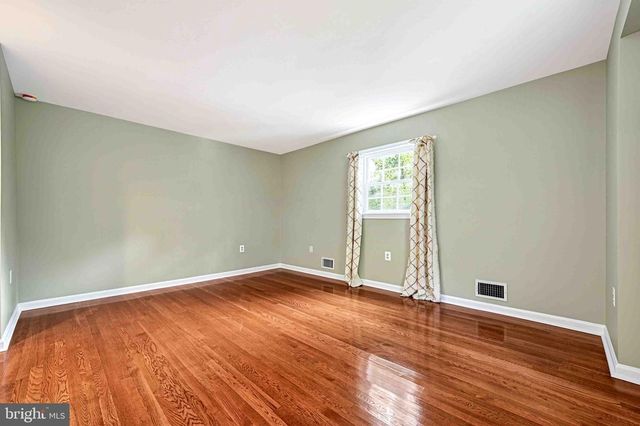 5124 CLINTON RD, Alexandria, VA 22312