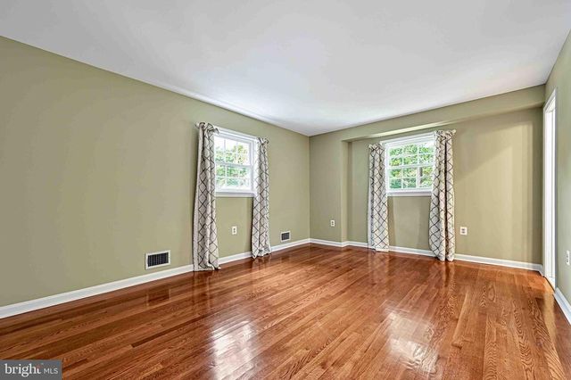 5124 CLINTON RD, Alexandria, VA 22312