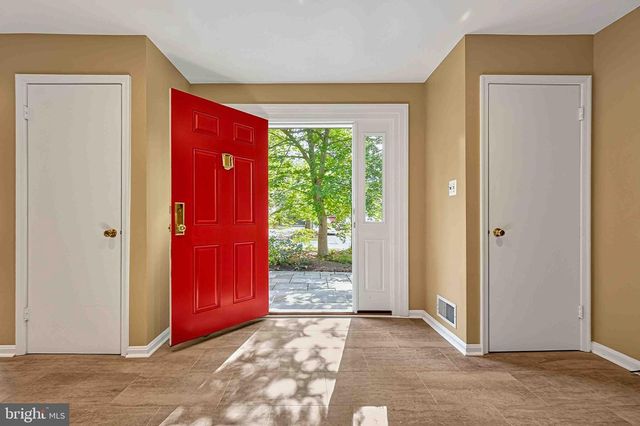5124 CLINTON RD, Alexandria, VA 22312