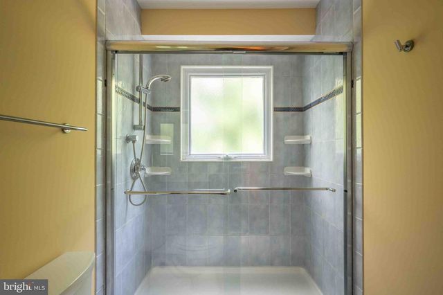 5124 CLINTON RD, Alexandria, VA 22312