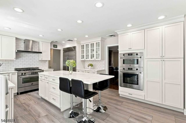 700 Oak Ln, Franklin Lakes Boro, NJ 07417