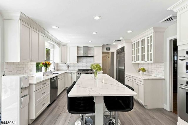 700 Oak Ln, Franklin Lakes Boro, NJ 07417