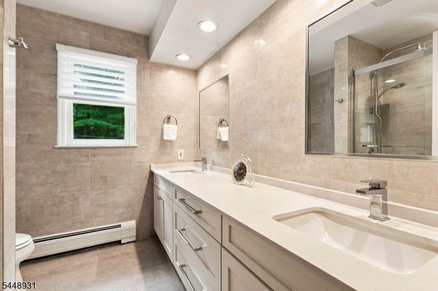 700 Oak Ln, Franklin Lakes Boro, NJ 07417