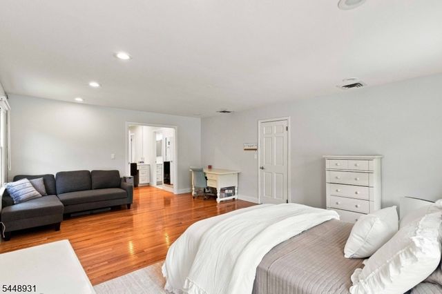 700 Oak Ln, Franklin Lakes Boro, NJ 07417