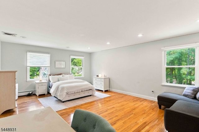 700 Oak Ln, Franklin Lakes Boro, NJ 07417