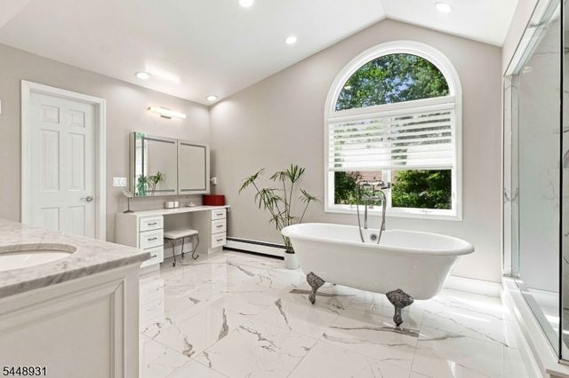 700 Oak Ln, Franklin Lakes Boro, NJ 07417