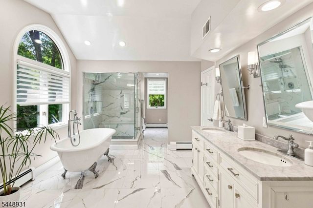 700 Oak Ln, Franklin Lakes Boro, NJ 07417