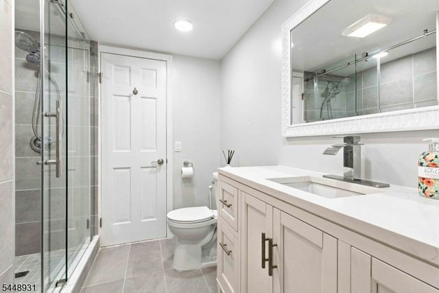 700 Oak Ln, Franklin Lakes Boro, NJ 07417