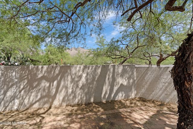 5572 N Crystal Mist Place, Tucson, AZ 85750