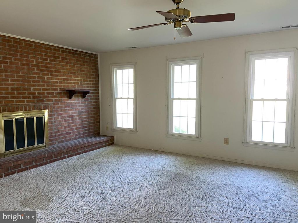 Image 5 of property listing at 2164 TULSA RD, Sykesville, MD 21784
