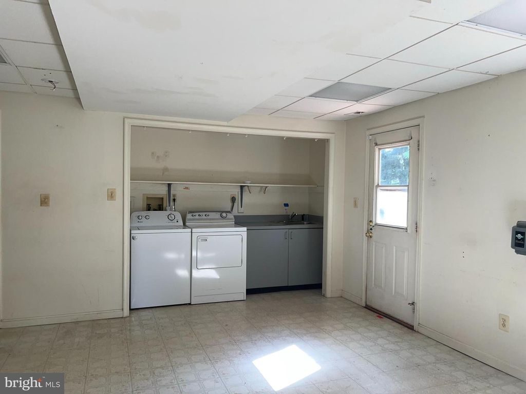 Image 9 of property listing at 2164 TULSA RD, Sykesville, MD 21784
