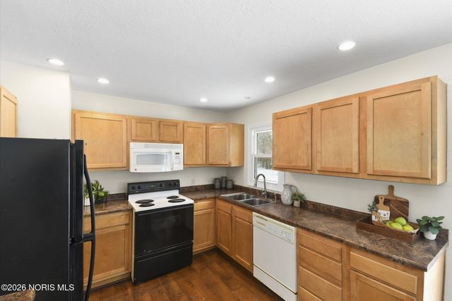 28262 Brookside Lane, Millbury, OH 43447