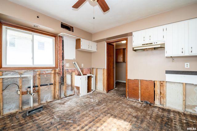 16426 N LAKEVIEW Street, Chillicothe, IL 61523