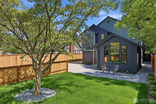 12562 17th Avenue NE, Seattle, WA 98125