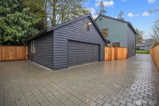 12562 17th Avenue NE, Seattle, WA 98125