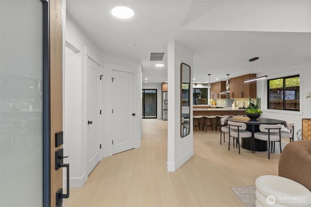 12562 17th Avenue NE, Seattle, WA 98125