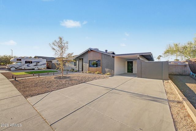 2808 E LUPINE Avenue, Phoenix, AZ 85028