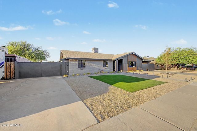 2808 E LUPINE Avenue, Phoenix, AZ 85028