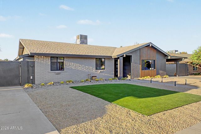 2808 E LUPINE Avenue, Phoenix, AZ 85028